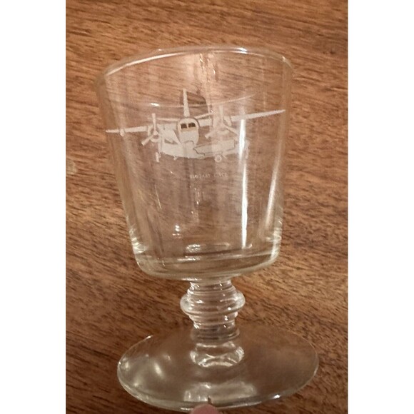 Vintage Stemmed Glasses Airplane Design Hawkeye Gulf  S2F -3 TRACKER - Picture 3 of 11